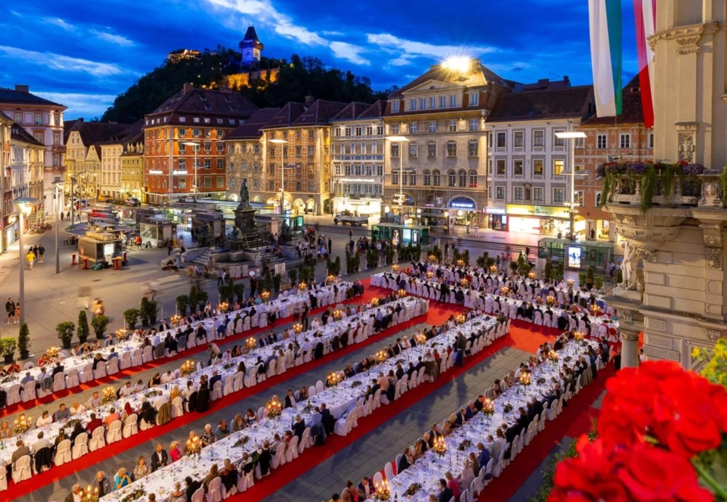 Lange Tafel in der Grazer Altstadt