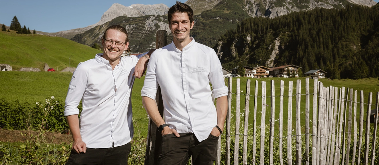 Die Küchenchefs Jamie Unshelm und Tobias Schöpf forschen nach dem alpinen Geschmack im Garten und im Culinary Lab der Roten Wand.