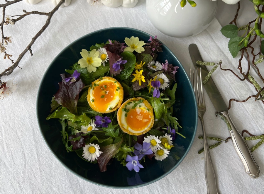Frühlingssalat mit Gebackenen Eiern